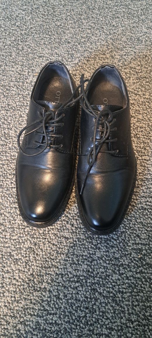 Garnitur chłopięcy  140 cm h&m i pantofle rozmiar 34 .
