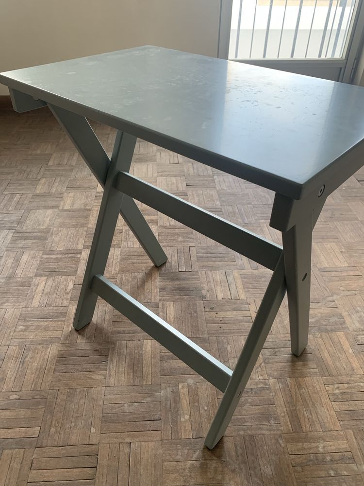 Mesa de apoio com tampo tabuleiro ikea