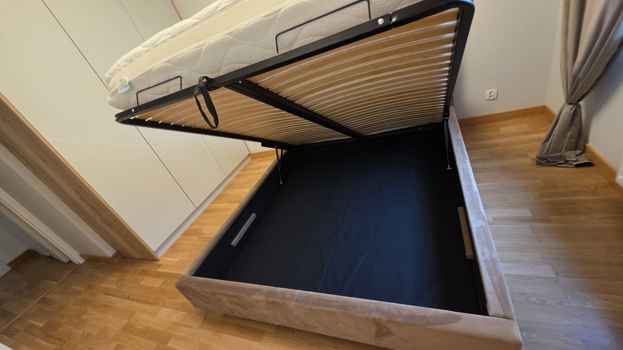 Łóżko New Design Quaddro Vertical + Materac HILDING 160x200 cm