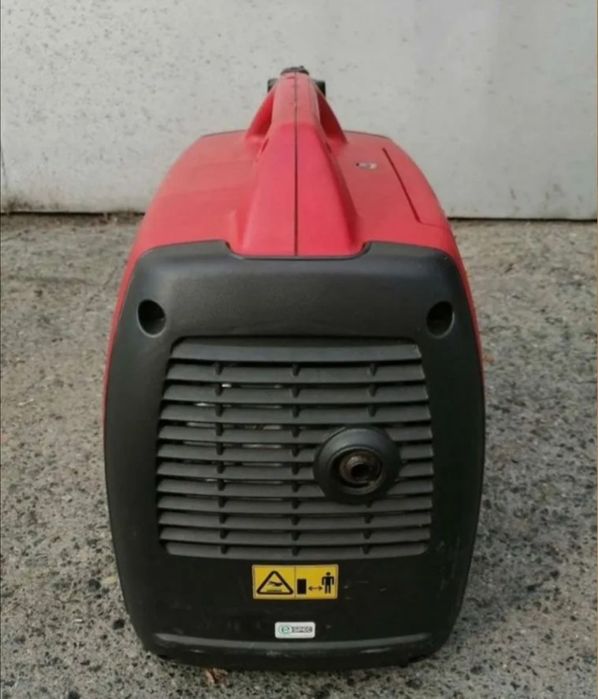 Инверторный бензиновый генератор Honda EU20i (Япония)