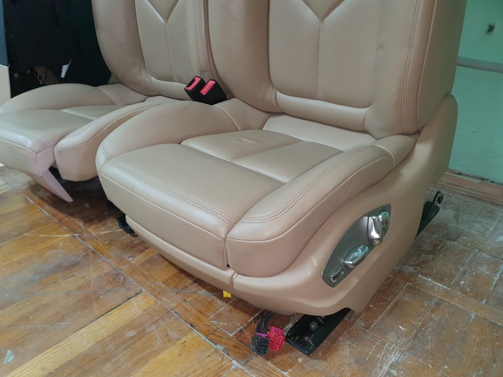 Салон Porsche Macan 95B світло-коричневий з картами сидіння сиденье