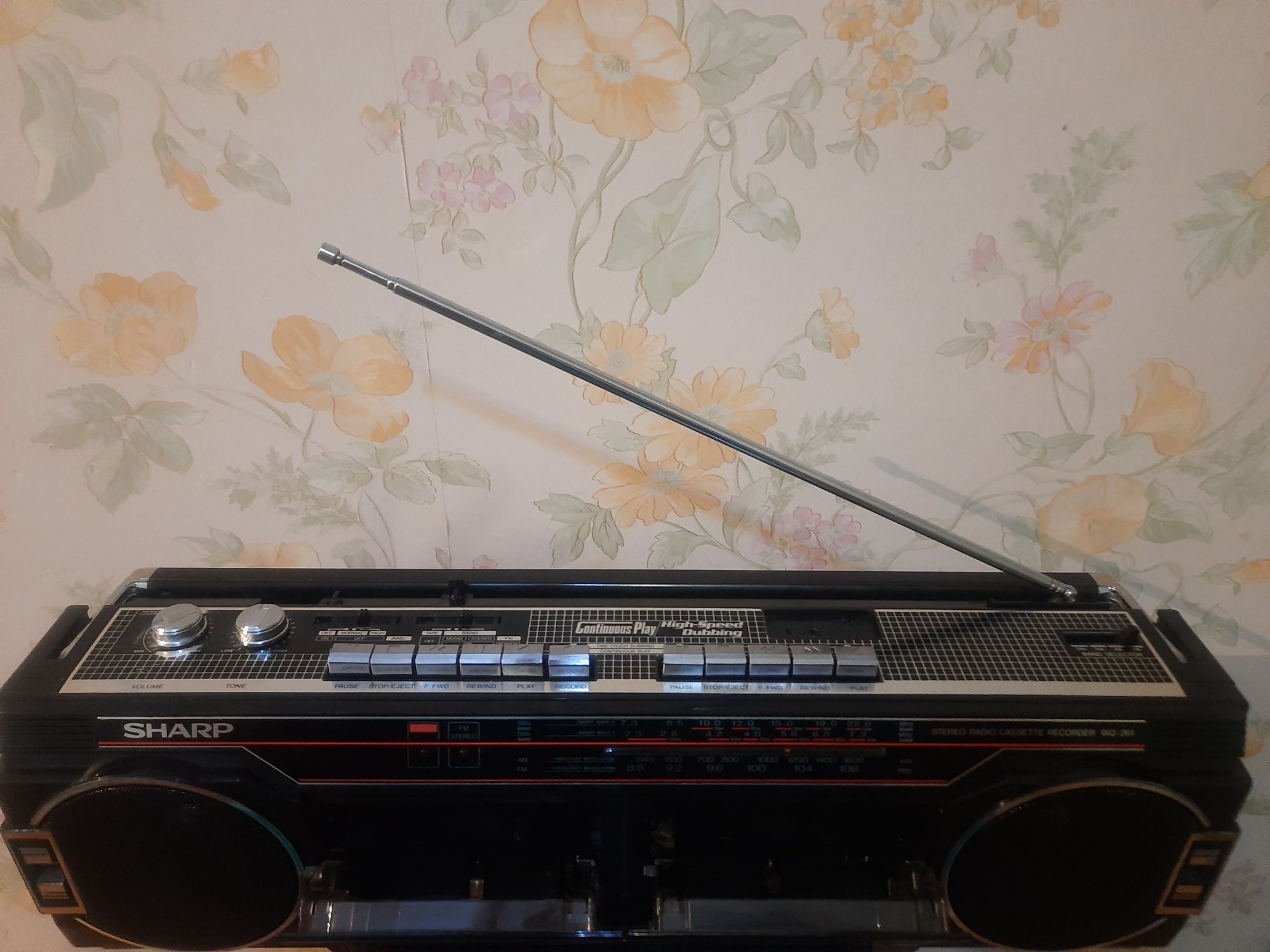 Продам магнитофон sharp 261.