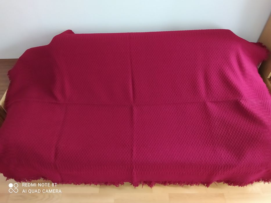 Wełniana narzuta ręcznie robiona