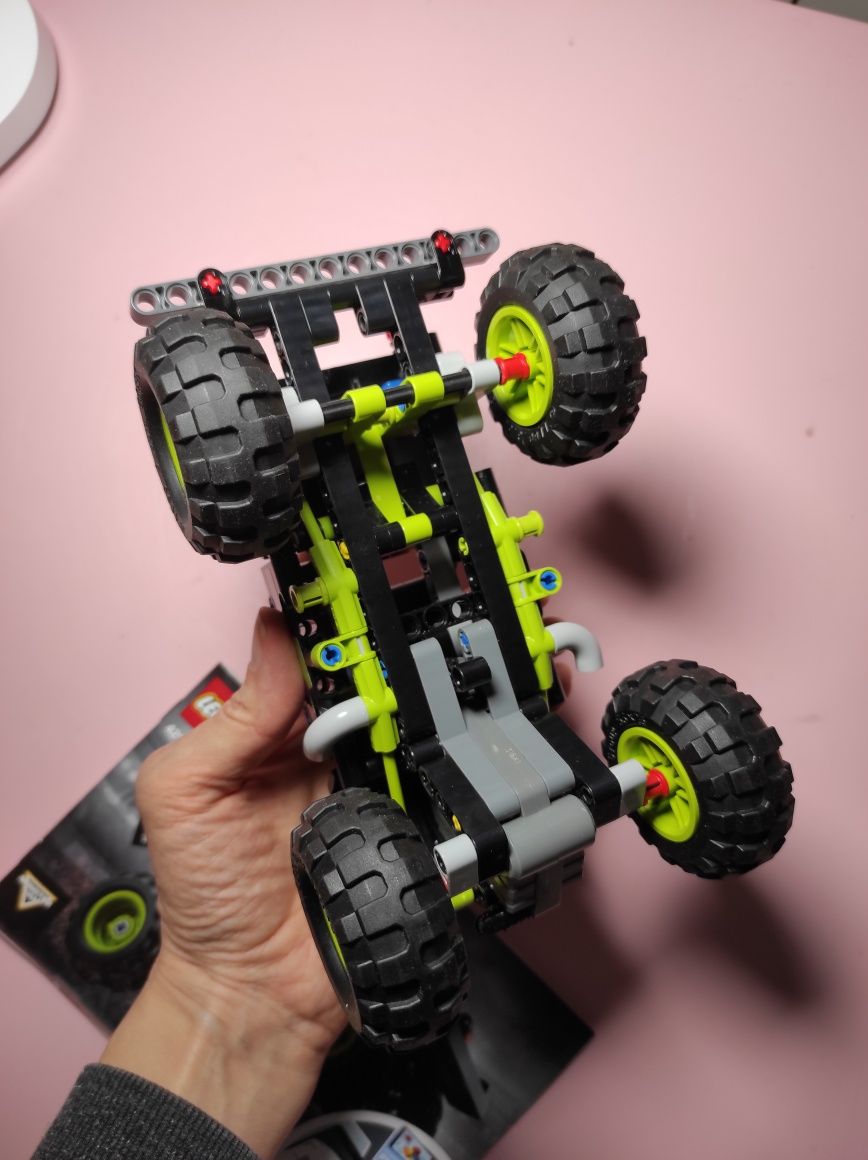 Конструктор LEGO Technic Monster Jam Grave Digger (42118)