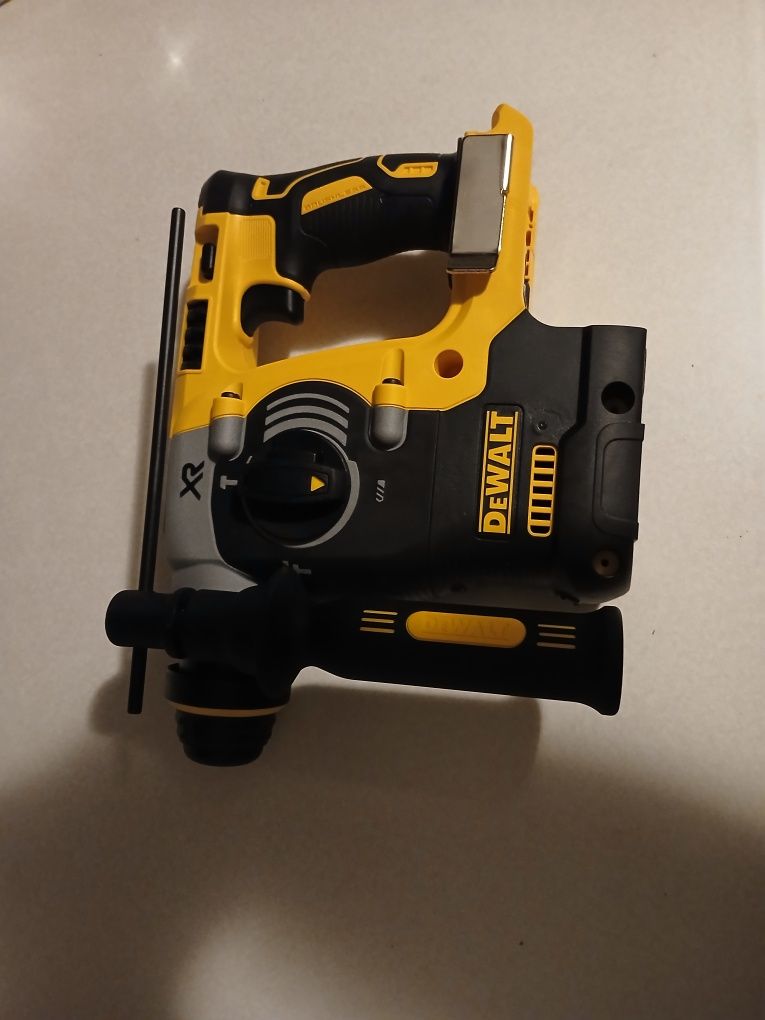 Młotowiertarka Dewalt DCH 273N ROK 2024
