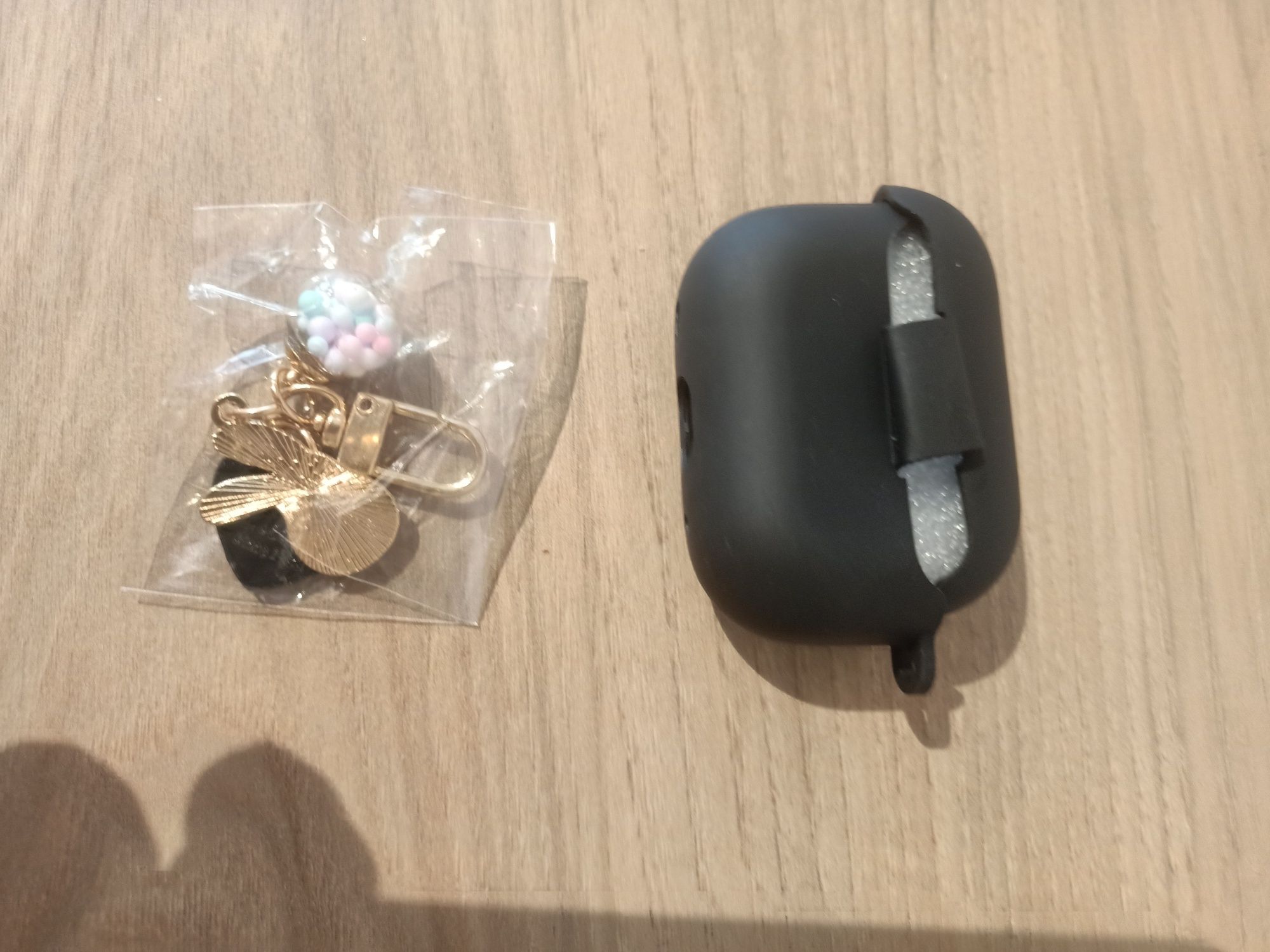 etui do AirPods Pro 2 - czarne złote serce