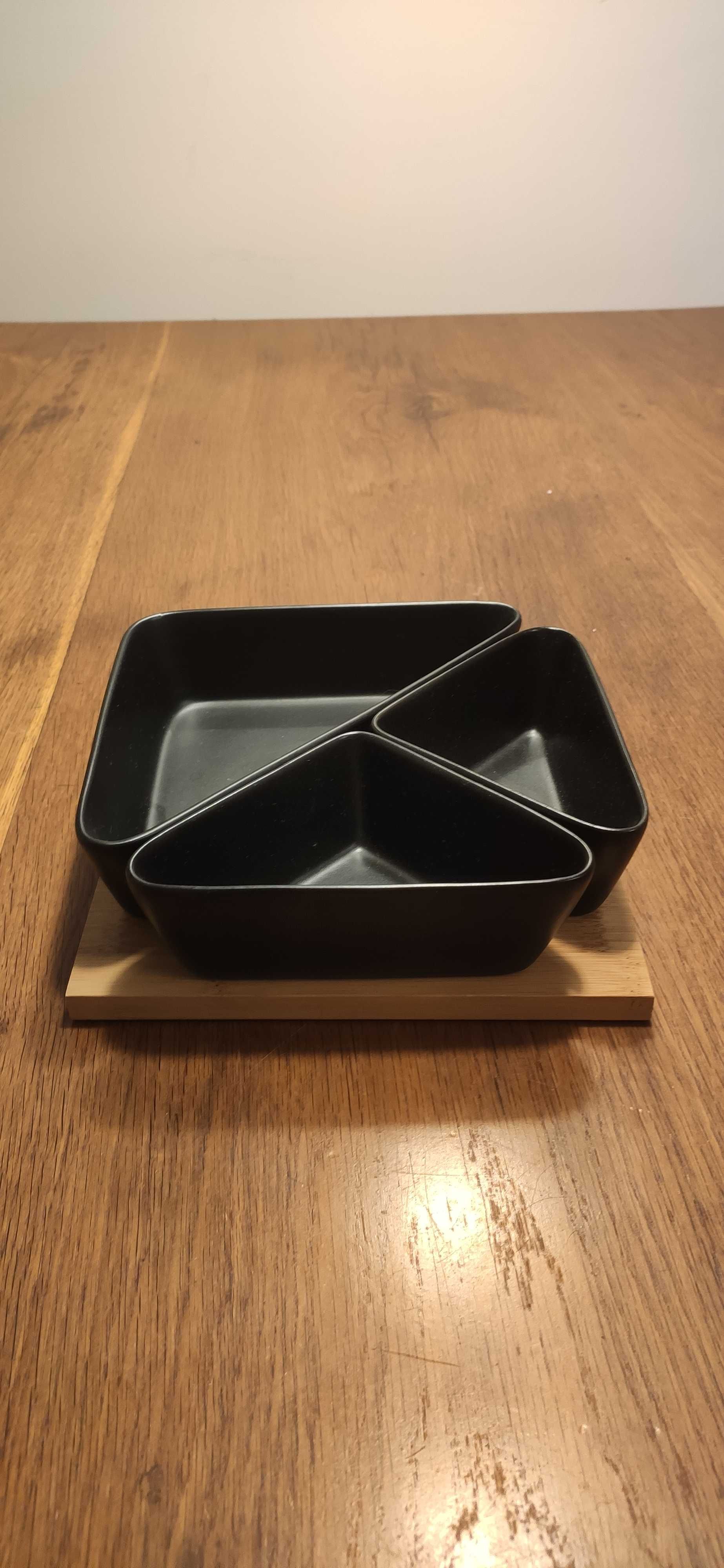 Ceramiczna trójkątna ozdobna miseczka salaterka czarna