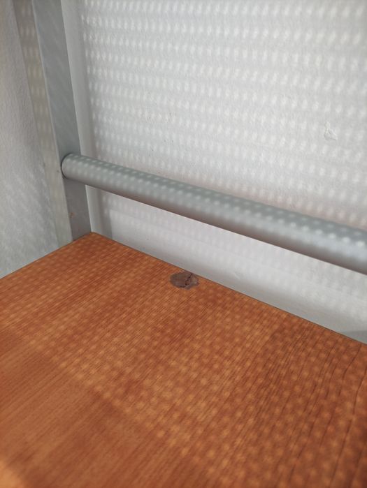 Secretária com prateleiras