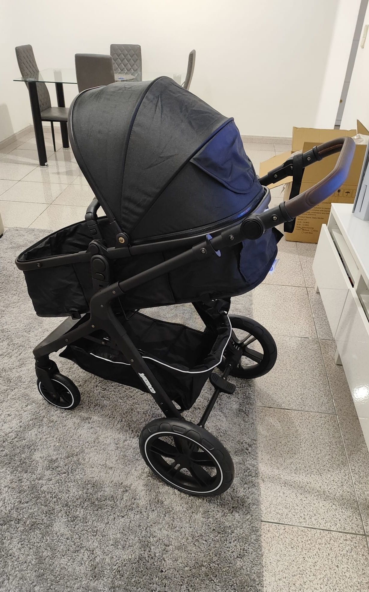 Carrinho de bebê  + bebê conforto
