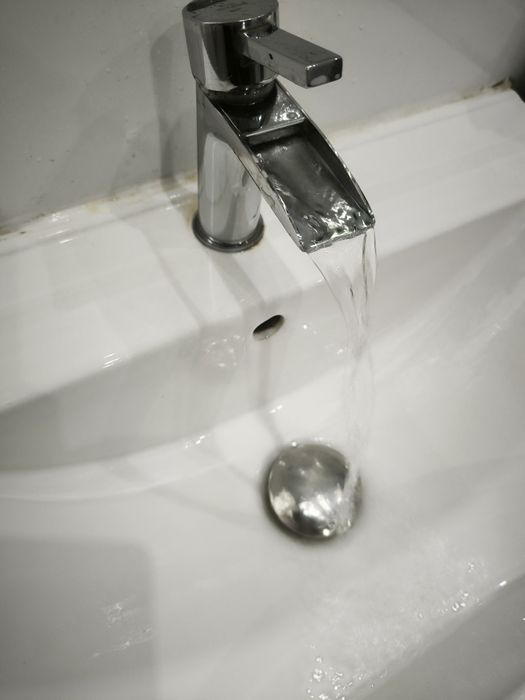 Szafka wisząca z umywalką 60cm