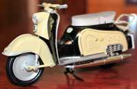 Schuco 1/10 - Zundapp Bella R204, 1958, preto/beige