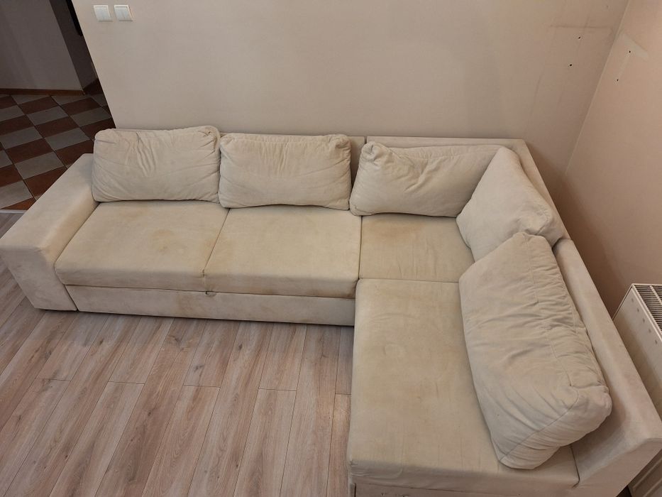 Narożnik ze schowkiem i funkcją spania