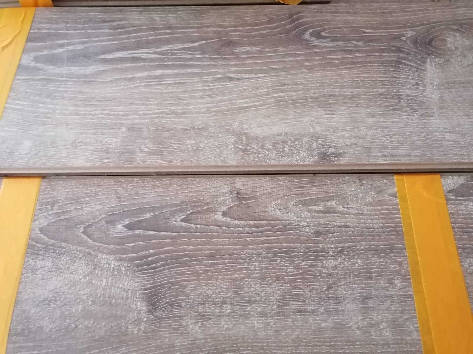 Panele podłogowe laminowane. Nie jodełka.