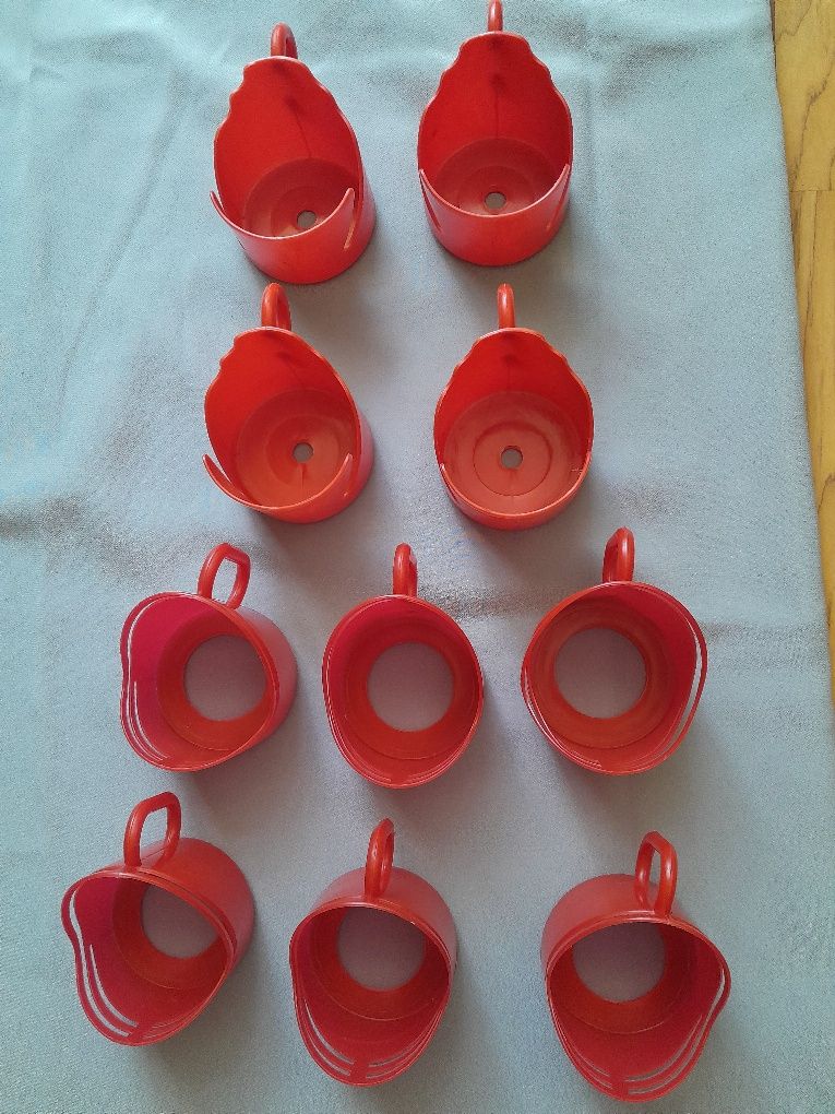 Czerwone plastikowe uchwyty na szklanki kubki vintage prl