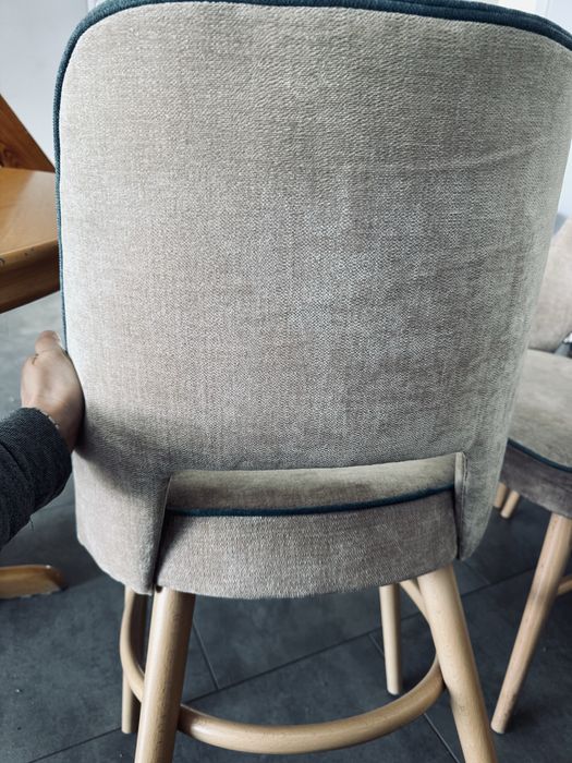 Krzesło krzesła fameg fotel shell tapicerowane taupe bezowe drewniane