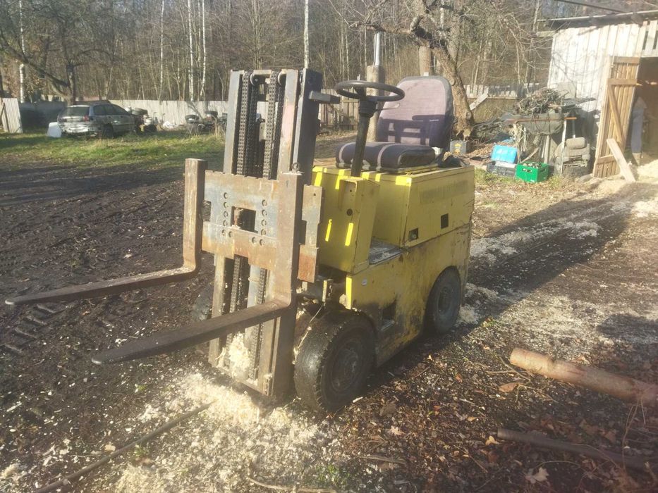 Wózek widłowy typu rak