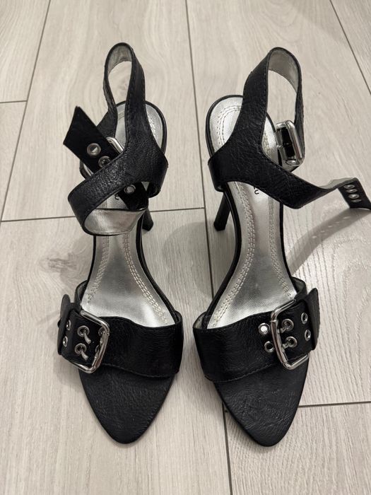 Sprzedam sandałki damskie na szpilce