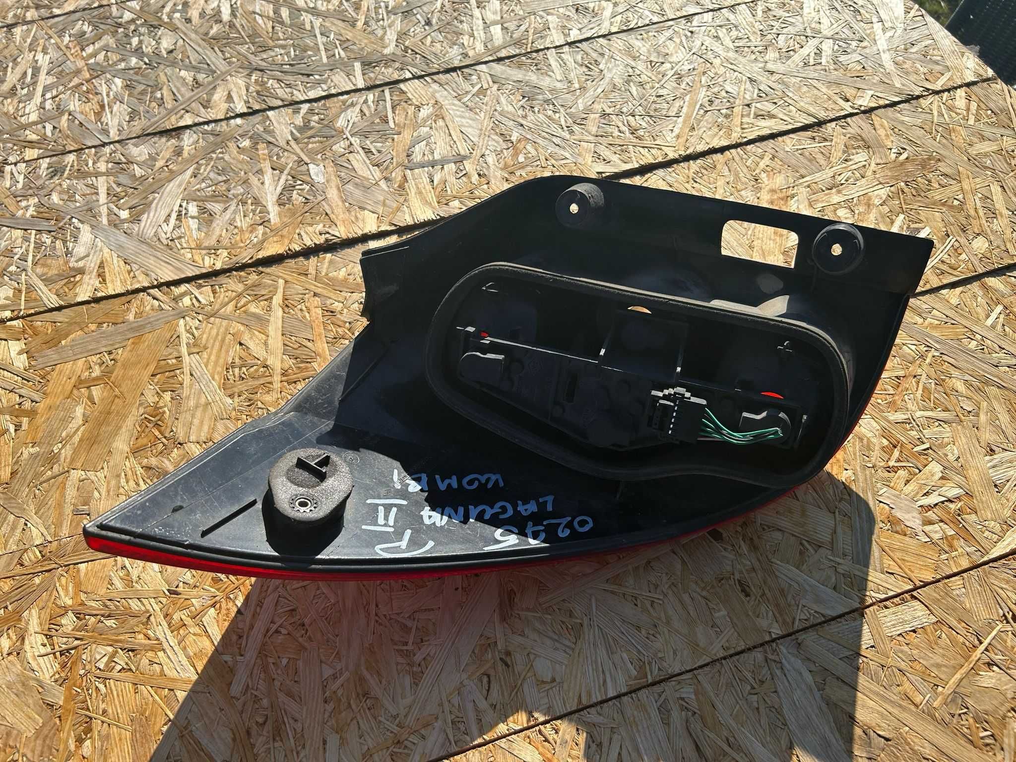 Lampa tylna lewa lub prawa Renault Laguna II kombi