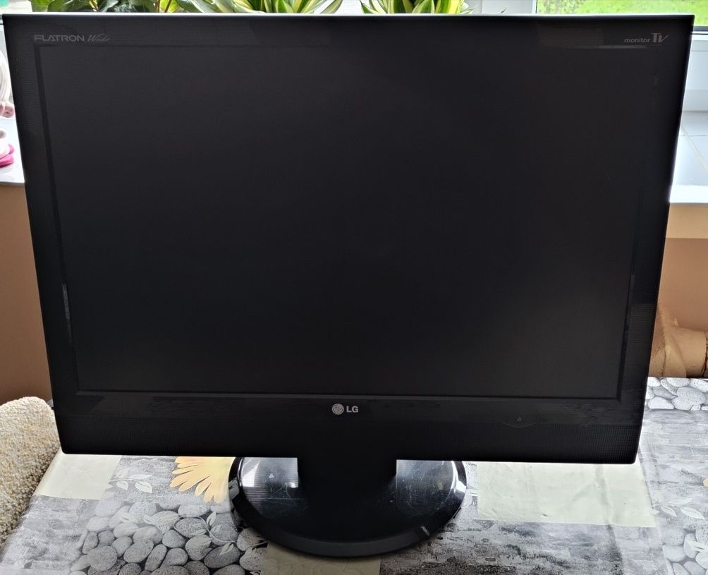 Komputer stacjonarny + głośniki + monitor