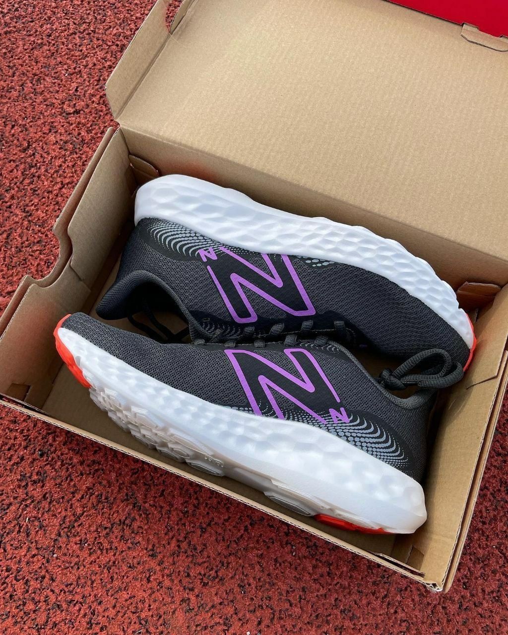 Кросівки жіночі new balance