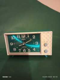 Relógio de mesa da marca "Rhythm" made in Japan.