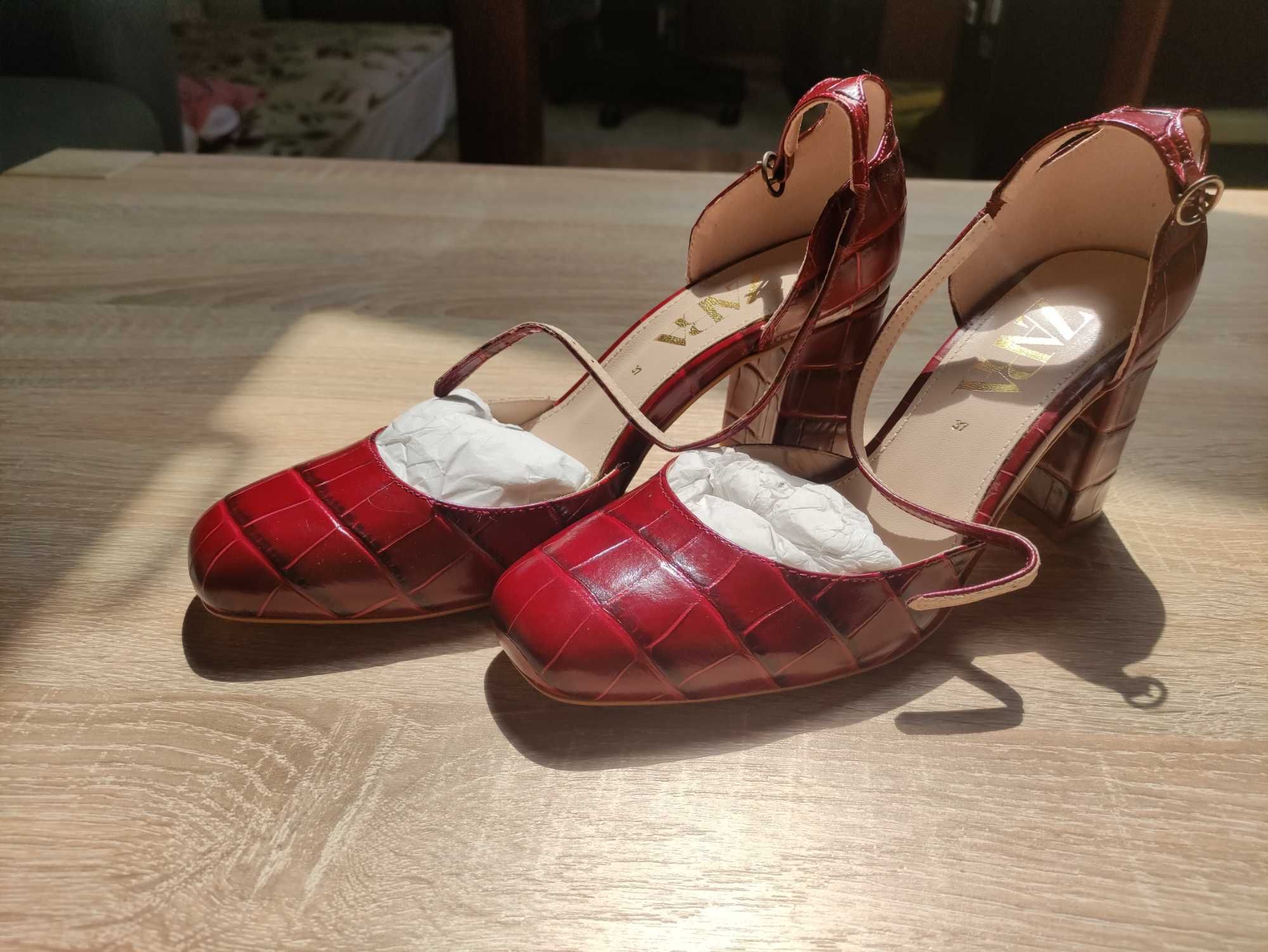 Burgundowe czółenka na słupku Zara - rozmiar 37