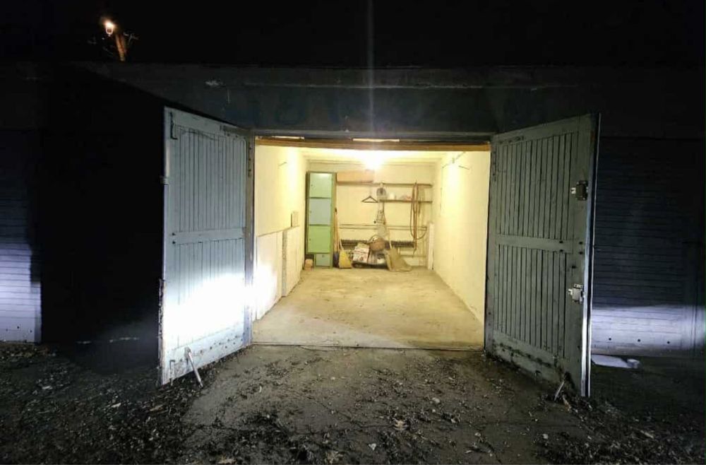 Garaż Zlotego Wieku wynajme miejsce na motocykl garaz Mistrzejowice