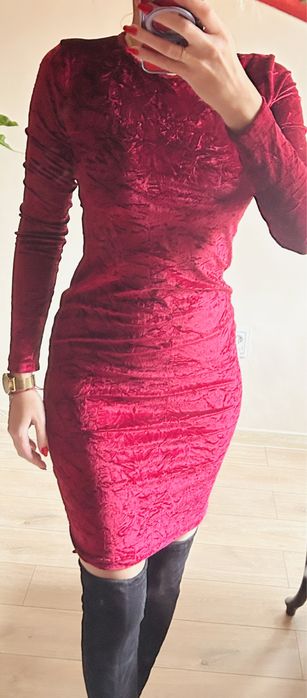 Welurowa czerwona sukienka mini obcisła na święta Boże narodzenie