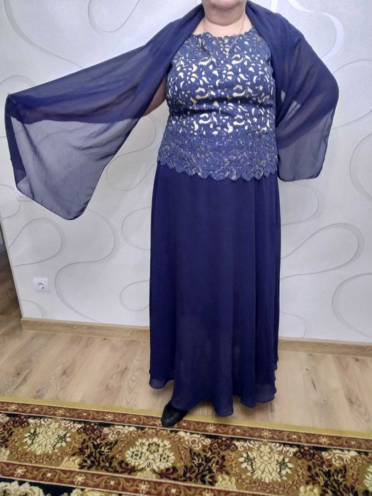 Плаття вечірнє, стан нового одягалося один раз.