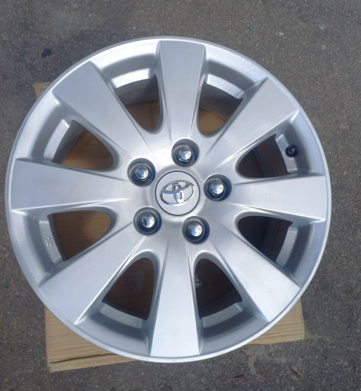 Диски Toyota Camry 40