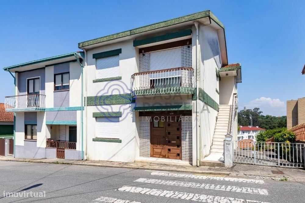 Moradia Bi Familiar com entradas independentes em São Cosme Gondomar p
