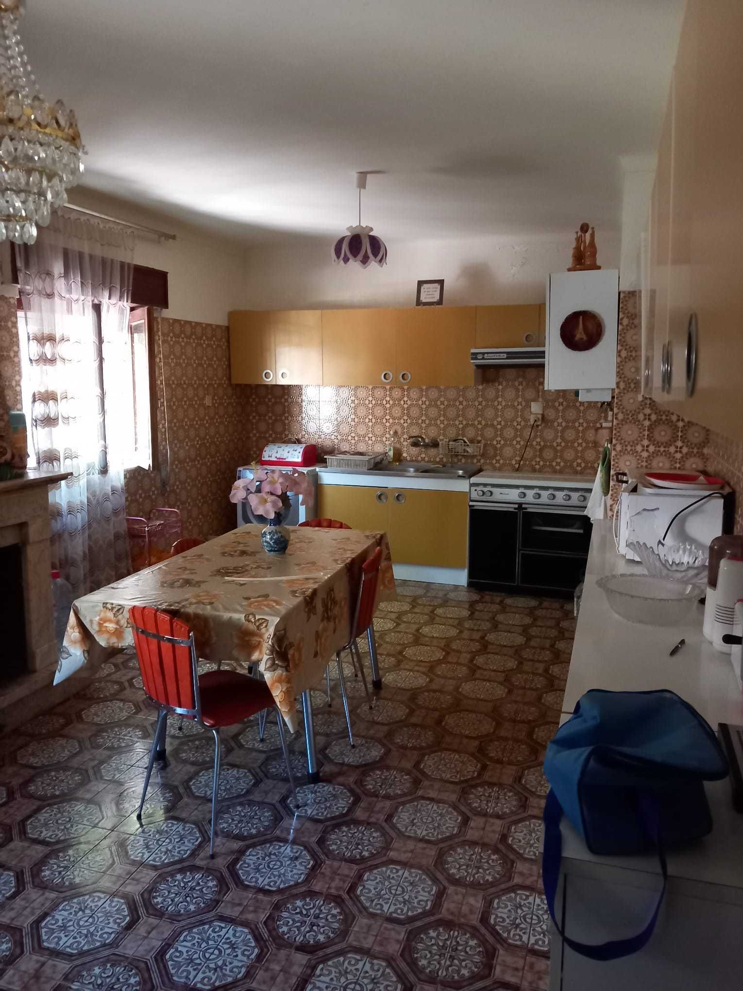 V4 + 2 Geminada com vista desafogada para a montanha