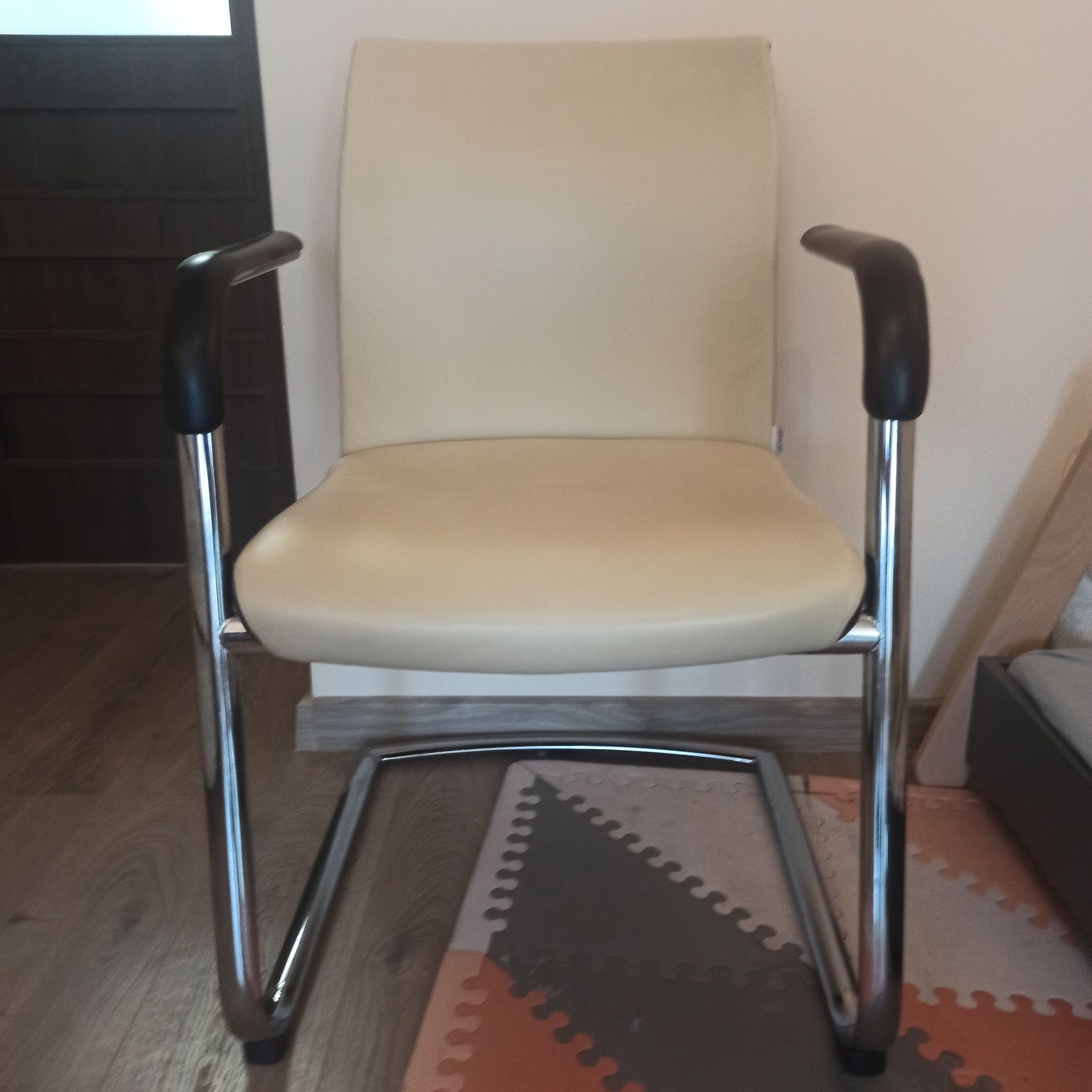 Zadbane krzesło / fotel skórzany