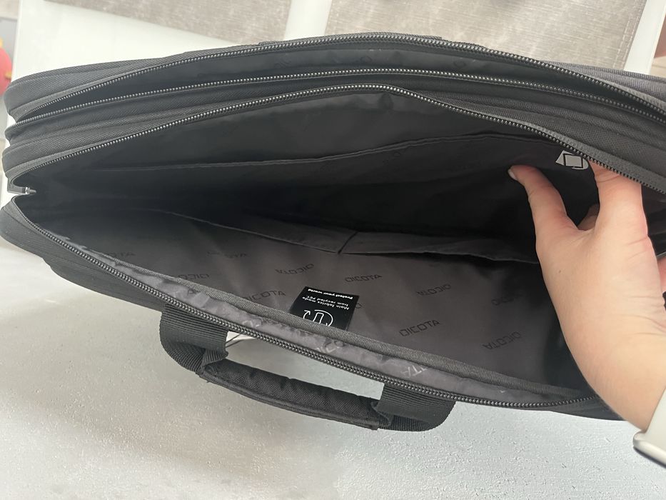 Torba na laptopa Dicota Top Traveller SCALE 14"-15,6" D31428-RPET
