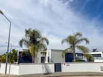 Moradia T2, C/ Cave, Garagem e Jardim, na Urbanização Encosta da Ca...