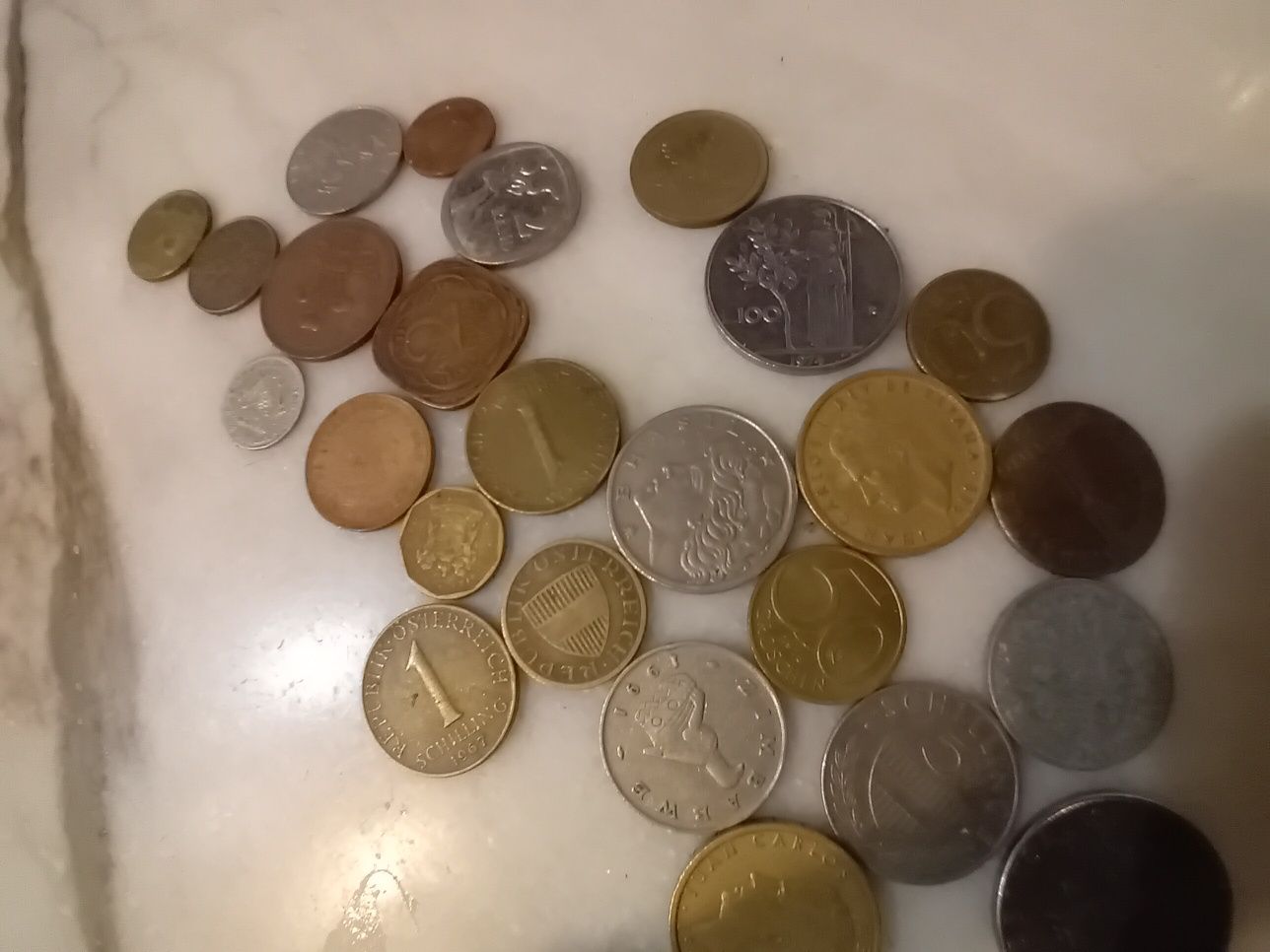 Conjunto de 26 Moedas Estrangeiras Diversas