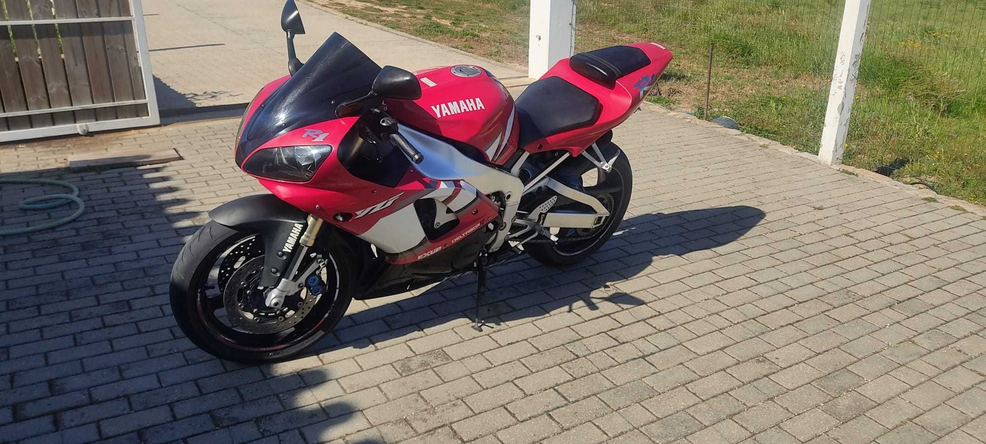 Moto Yamaha R1 2002