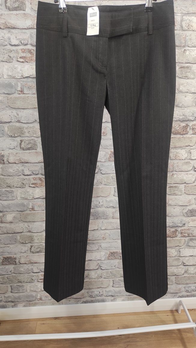 Nowe damskie eleganckie spodnie z kantem i z prostą nogawka