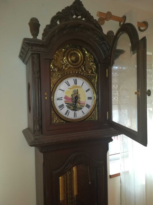 Relógio de pé em ótimo estado