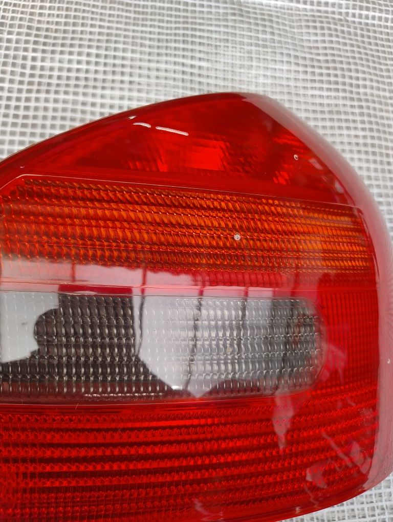 Audi a3 8L lampa prawa tył hatchback HB wysyłka OLX z wkładem  lampy