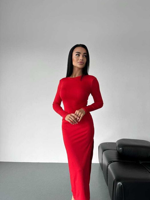 Сукня міді з розрізом