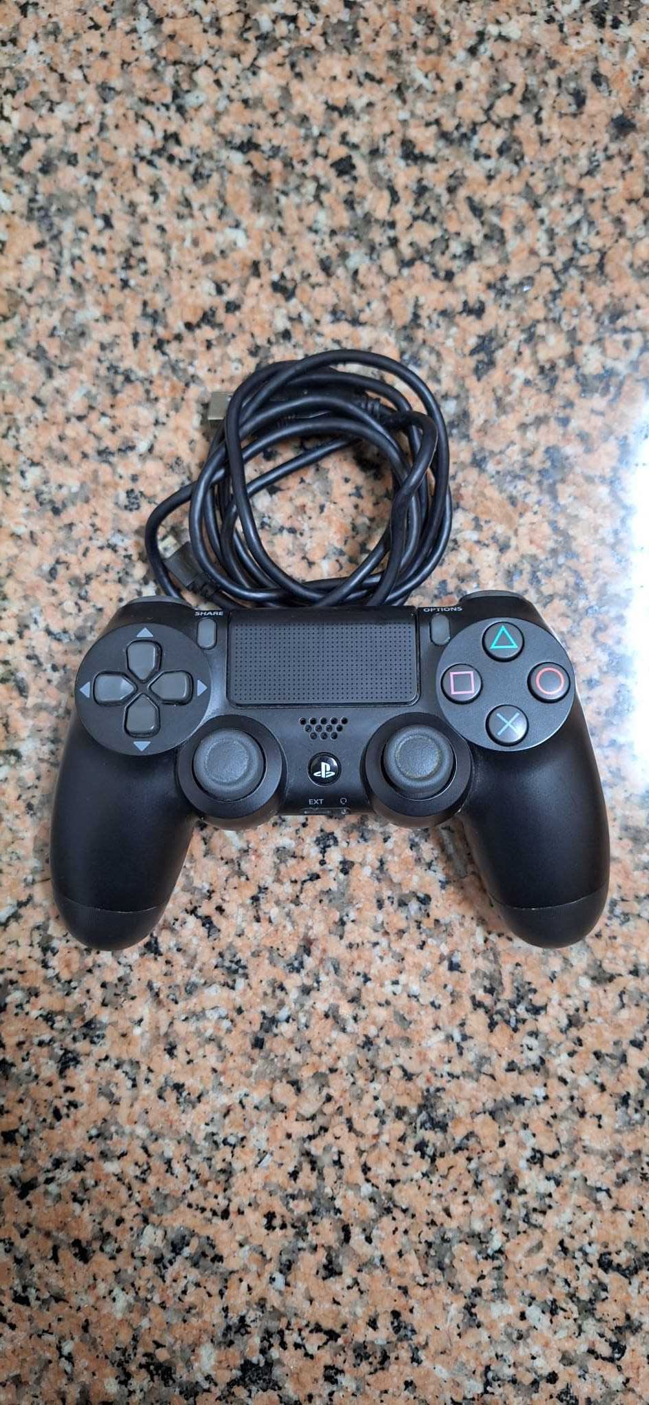 PS4 1TB + comando