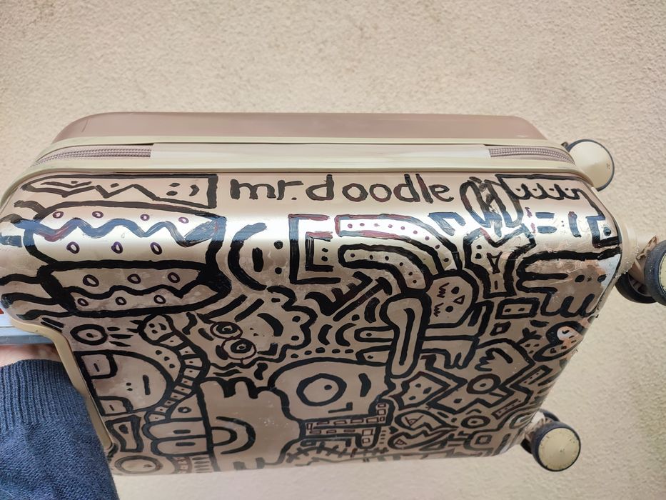 Mala troley super diferente it tribute Mr doodle