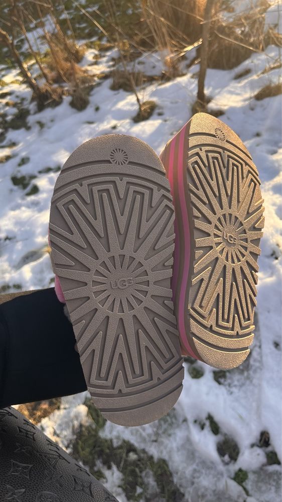 Оригінальні босоніжки ugg на платформі