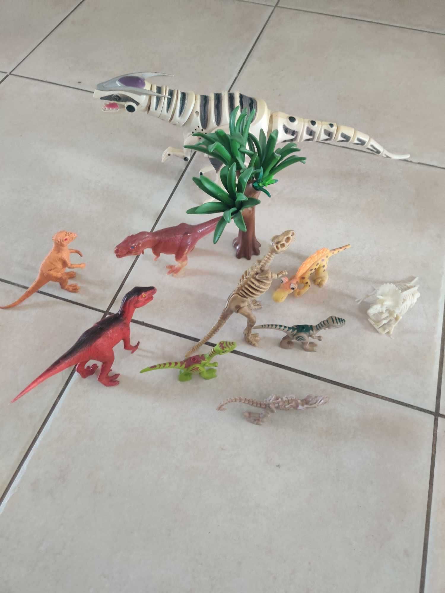 Zestaw dinozaurów 80+ gra interaktywna Świat Dinozaurów plus szablony,