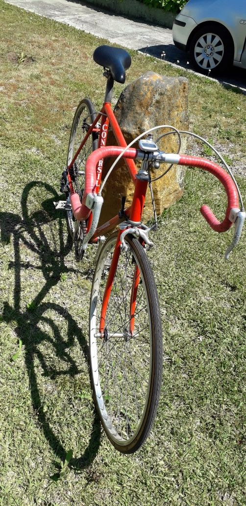 Bicicleta de corrida como nova