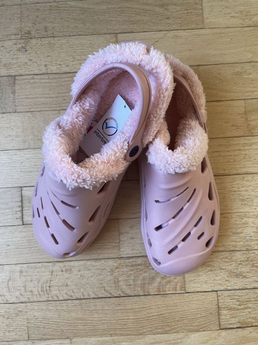 Klapki/kapcie rozowe, nowe, nie uzywane