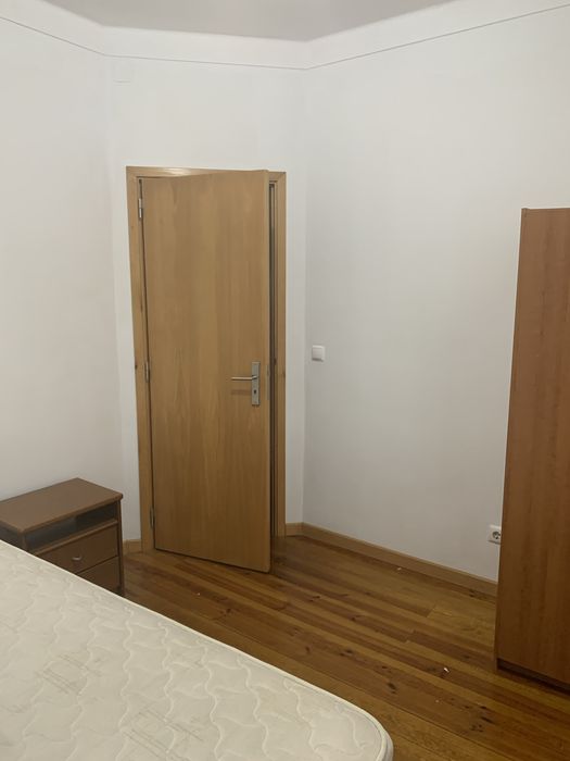 Quarto na Encarnação perto Metro