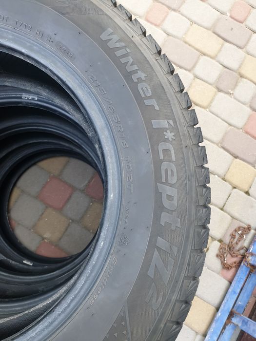 215 65 16  Hankook Winter Izept IZ2