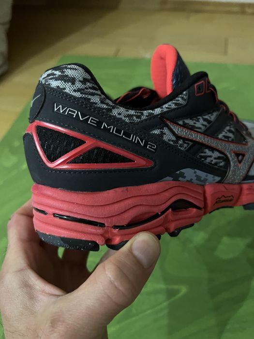 Mizuno кросівки 42,5